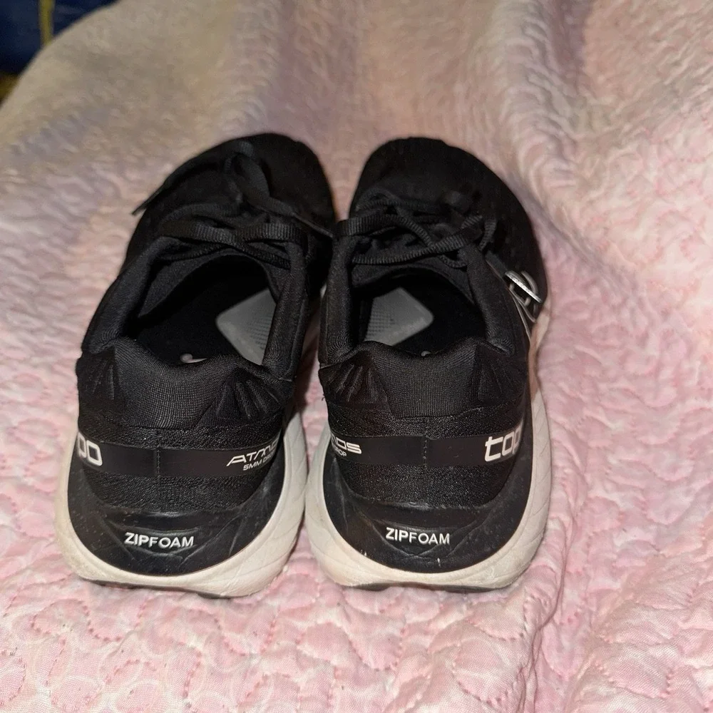 Topo Athletic Atmos Sneaker Women Size 9 Black White ZipFoam Lightweight Running